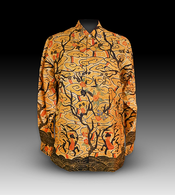 orange patterned long-sleeved shirt